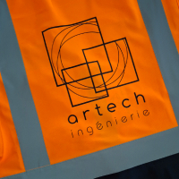 Gilet orange fluo avec impression au dos, bandes réfléchissantes, taille adulte