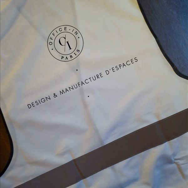 Exemple de logo noir sur gilet R200 Gilet R200 blanc personnalisé au dos avec un logo noir