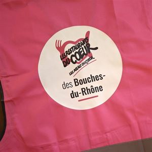 Gilet de sécurité framboise personnalisé pour Les Restos du Cœur des Bouches-du-Rhône