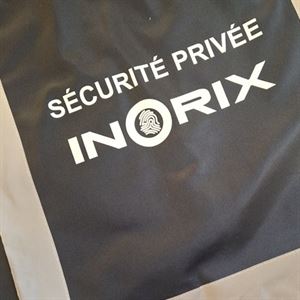 Gilet de sécurité noir personnalisé pour la société de sécurité privée Inorix
