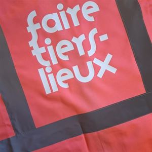 Gilet de sécurité rose fluo personnalisé pour le réseau Faire Tiers-Lieux