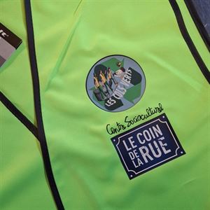 Gilet de sécurité vert lime personnalisé pour Les Cols Verts, Le Coin de la Rue