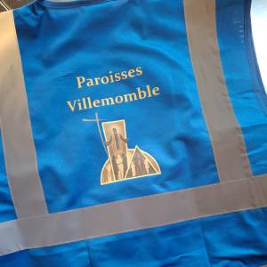 Personnalisation d'un logo en quadrichromie au dos d'un gilet zippé