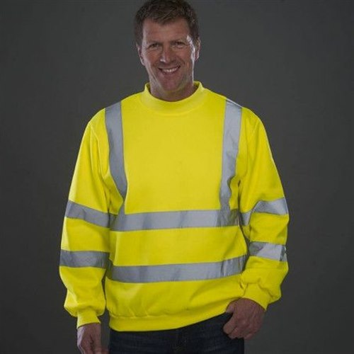 Sweat de travail haute visibilité jaune fluo HVJ510 Yoko personnalisable porté — 4 bandes réfléchissantes 3M, certifié EN ISO 20471 classe 3